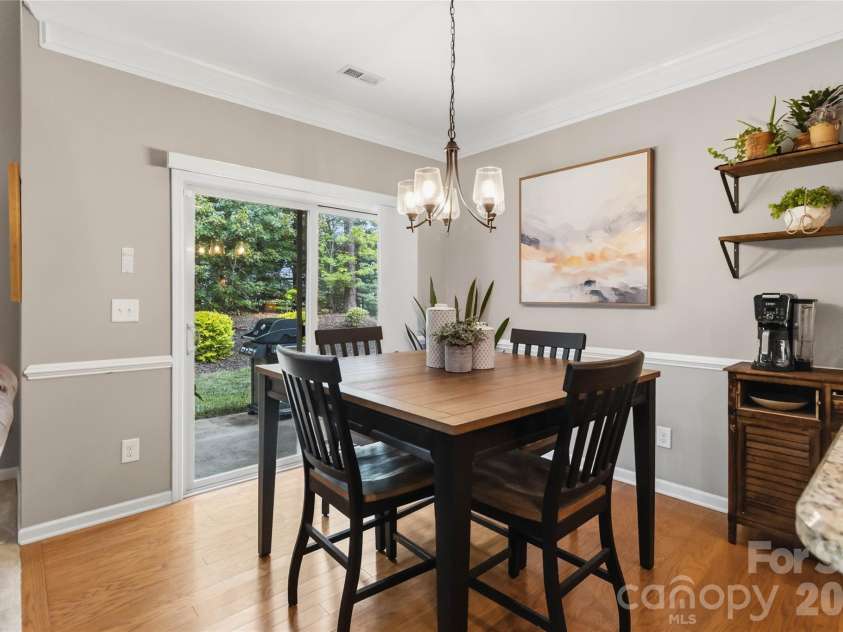 4007 Cloud View Lane, Indian Trail, NC 28079.  MLS# CAR4394294, YatesRealty ID 31366. Eat-in kitchen space with slider to backyard