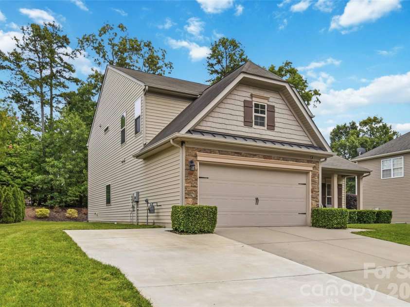 4007 Cloud View Lane, Indian Trail, NC 28079.  MLS# CAR4394294, YatesRealty ID 31366. Extended driveway allows for ample parking
