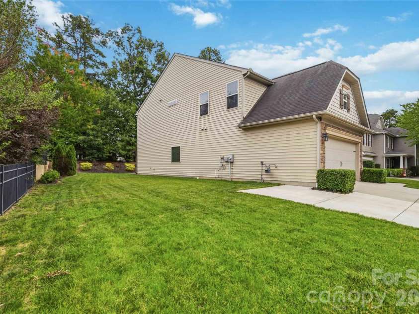 4007 Cloud View Lane, Indian Trail, NC 28079.  MLS# CAR4394294, YatesRealty ID 31366. Oversized lot with huge side yard