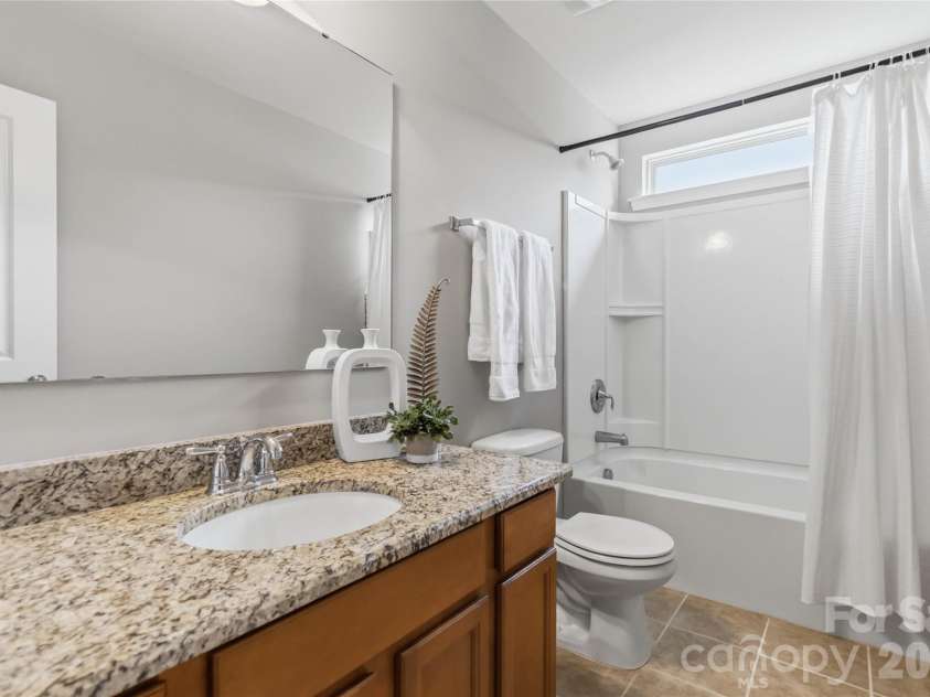 4007 Cloud View Lane, Indian Trail, NC 28079.  MLS# CAR4394294, YatesRealty ID 31366. Upstairs full bathroom