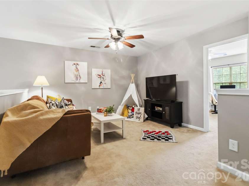 4007 Cloud View Lane, Indian Trail, NC 28079.  MLS# CAR4394294, YatesRealty ID 31366. Upstairs loft/flex space