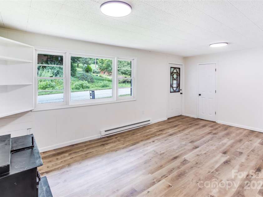 76 Trent Road, Brevard, NC 28712.  MLS# CAR4275509, YatesRealty ID 31366. 