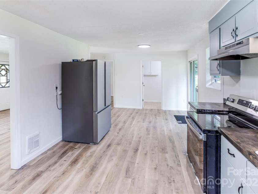 76 Trent Road, Brevard, NC 28712.  MLS# CAR4275509, YatesRealty ID 31366. 