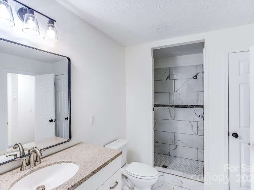 76 Trent Road, Brevard, NC 28712.  MLS# CAR4275509, YatesRealty ID 31366. 