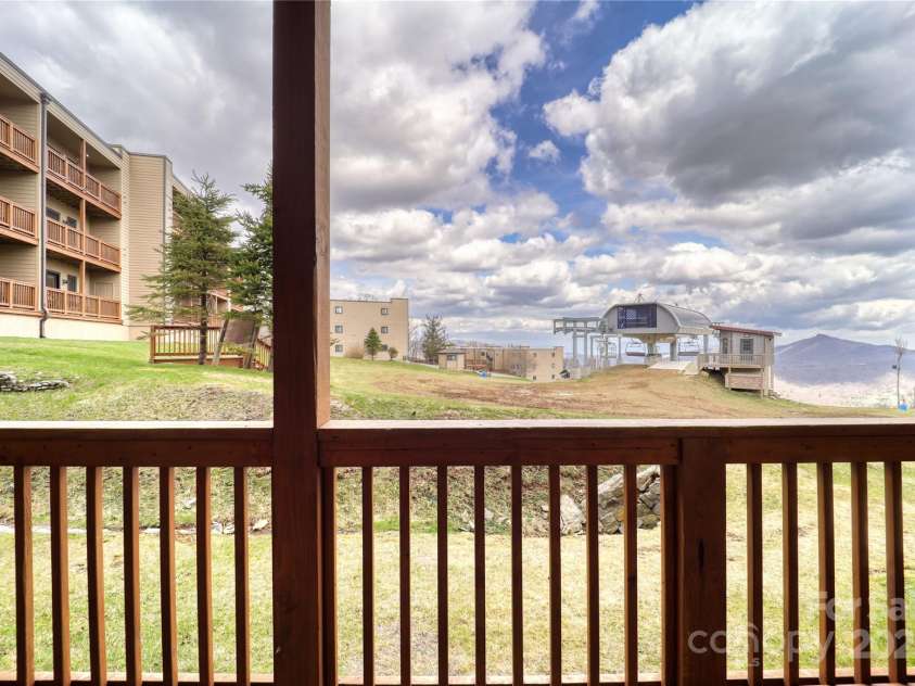 105 Sugar Ski Drive, Banner Elk, NC 28604.  MLS# CAR4288591, YatesRealty ID 31369. 