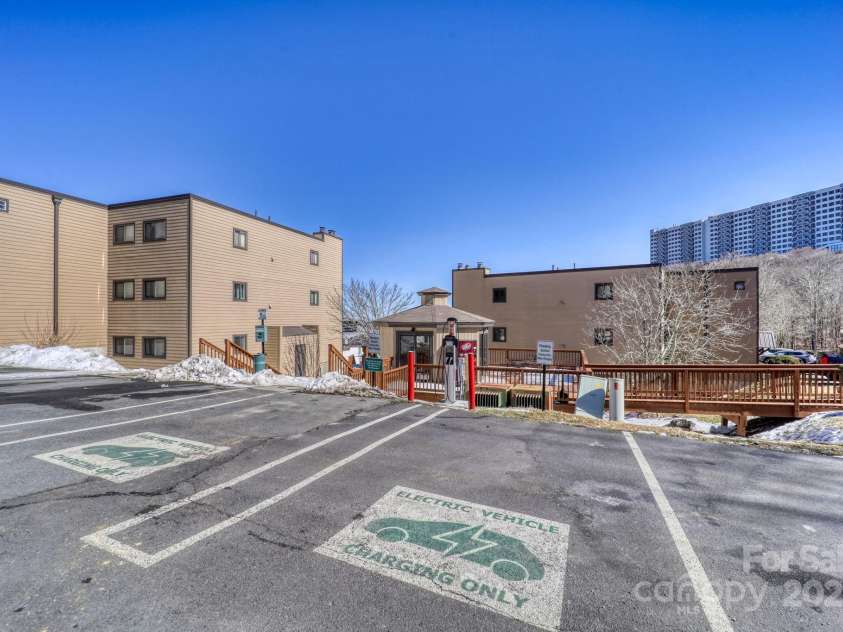 105 Sugar Ski Drive, Banner Elk, NC 28604.  MLS# CAR4288591, YatesRealty ID 31369. 