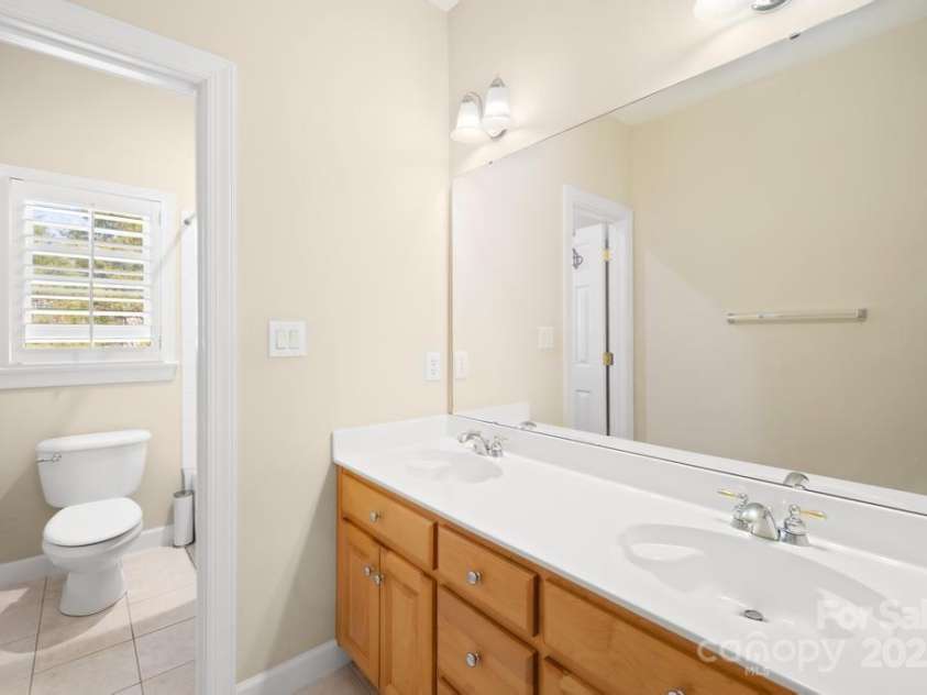 9433 Gilpatrick Lane, Huntersville, NC 28078.  MLS# CAR4231980, YatesRealty ID 3137. 2nd full bath upstairs