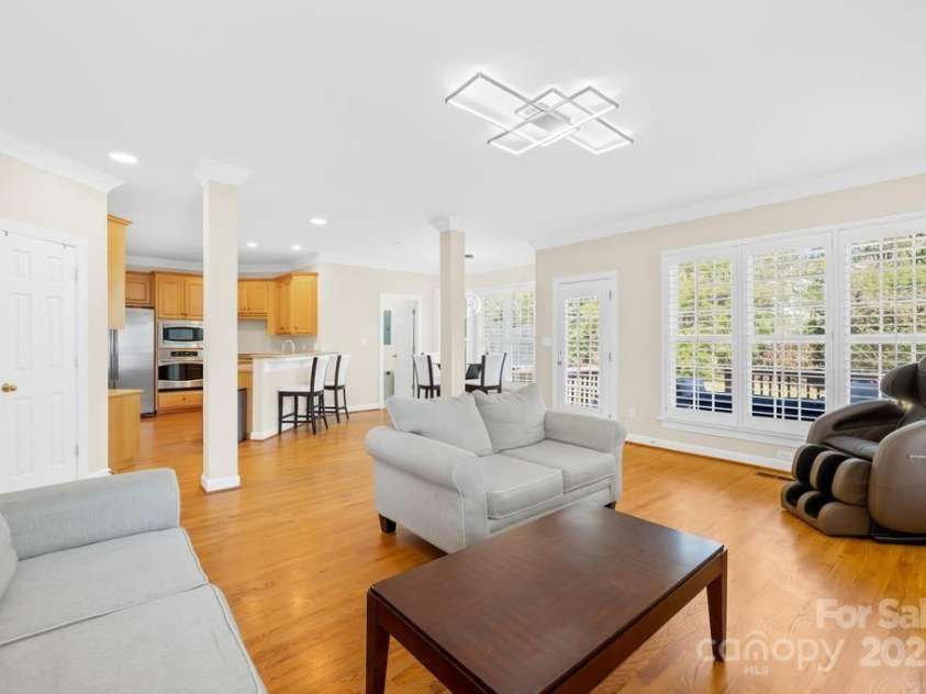 9433 Gilpatrick Lane, Huntersville, NC 28078.  MLS# CAR4231980, YatesRealty ID 3137. Plantation Shutters throughtout the home!