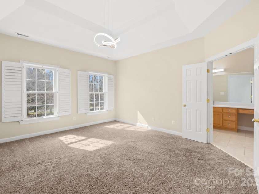 9433 Gilpatrick Lane, Huntersville, NC 28078.  MLS# CAR4231980, YatesRealty ID 3137. PRIMARY SUITE with trey ceilings