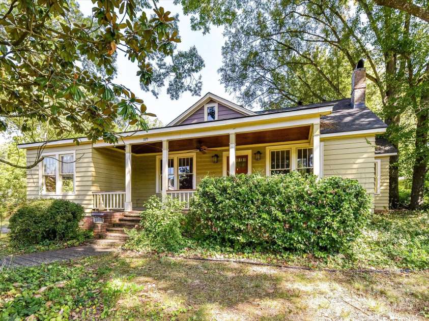 1119 Lomax Avenue, Charlotte, NC 28211.  MLS# CAR4286732, YatesRealty ID 31370. 3 Bedroom, 2 Bath Home with expansive covered front porch, located on nearly half acre, level lot in highly sought after Cotswald!
