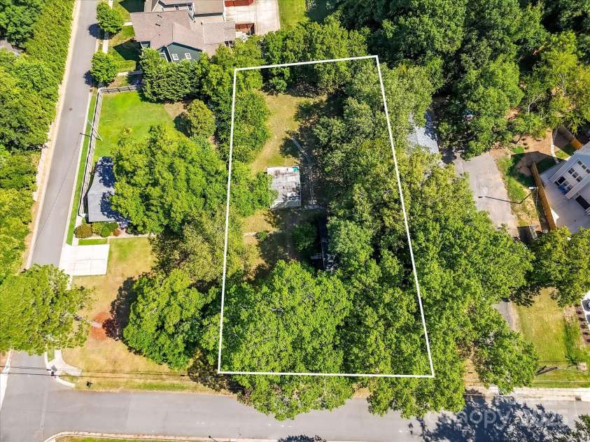 1119 Lomax Avenue, Charlotte, NC 28211.  MLS# CAR4286732, YatesRealty ID 31370. Aerial photo of home located on nearly 1/2 acre, level lot with tons of trees for privacy in a highly desirable location in Charlotte!