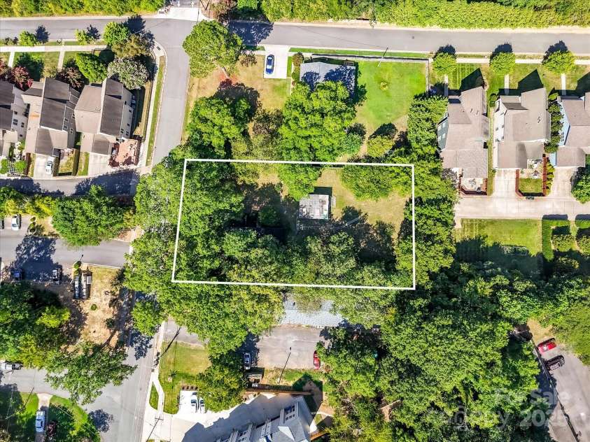 1119 Lomax Avenue, Charlotte, NC 28211.  MLS# CAR4286732, YatesRealty ID 31370. Aerial photo of home located on nearly 1/2 acre, level lot with tons of trees for privacy in a highly desirable location in Charlotte!