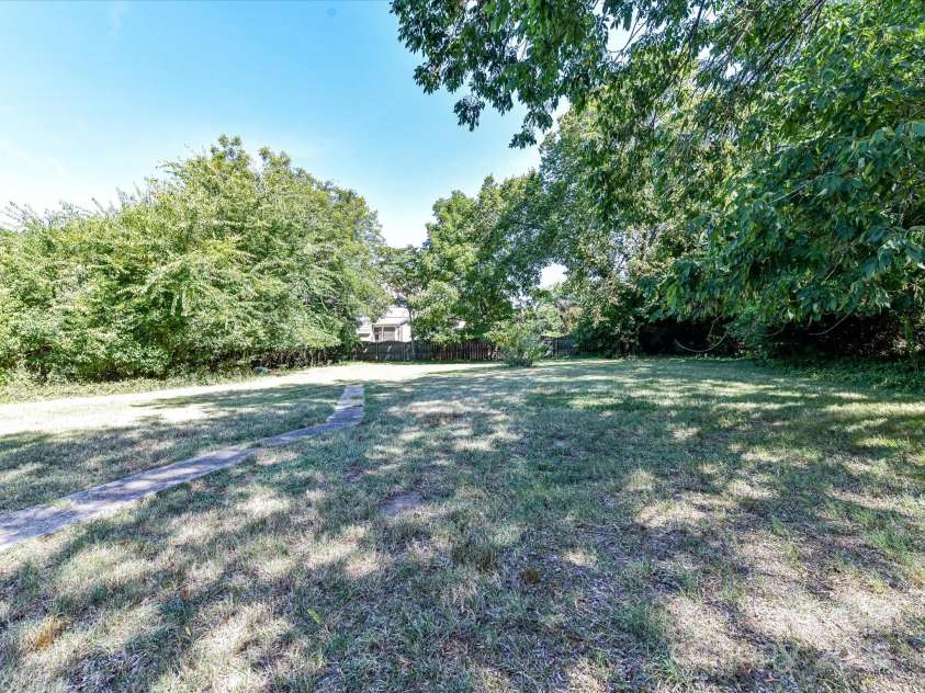 1119 Lomax Avenue, Charlotte, NC 28211.  MLS# CAR4286732, YatesRealty ID 31370. Back Yard!