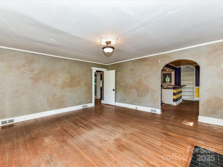 1119 Lomax Avenue, Charlotte, NC 28211.  MLS# CAR4286732, YatesRealty ID 31370. Living Room!