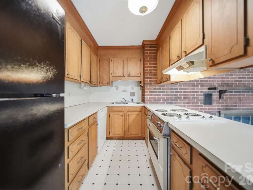 3315 23rd Street, Hickory, NC 28601.  MLS# CAR4394683, YatesRealty ID 31370. 