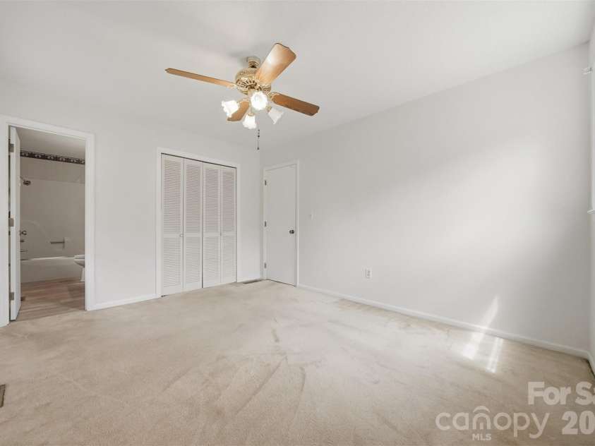 3315 23rd Street, Hickory, NC 28601.  MLS# CAR4394683, YatesRealty ID 31370. 