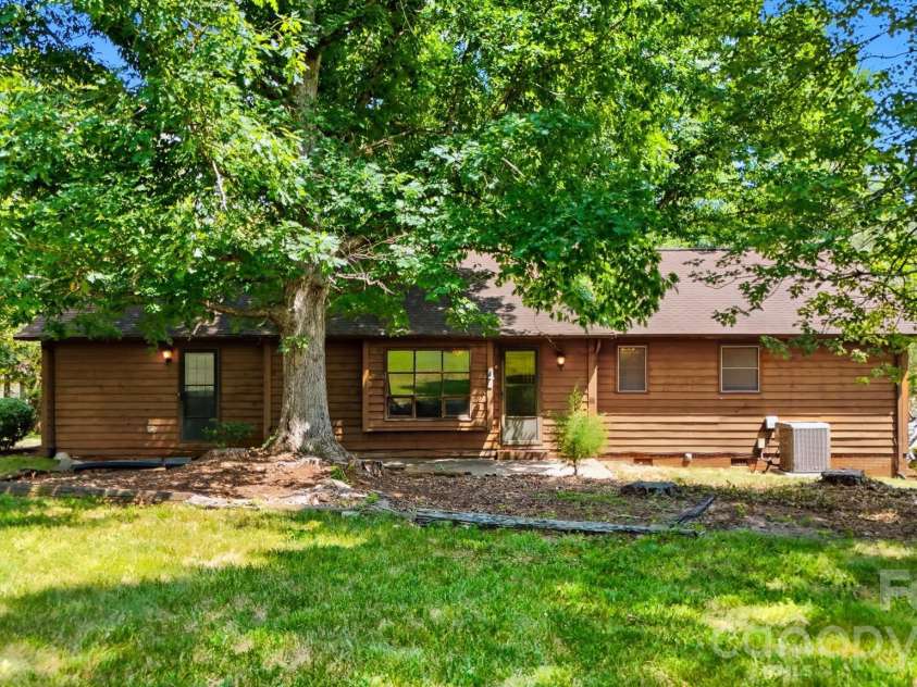3315 23rd Street, Hickory, NC 28601.  MLS# CAR4394683, YatesRealty ID 31370. 