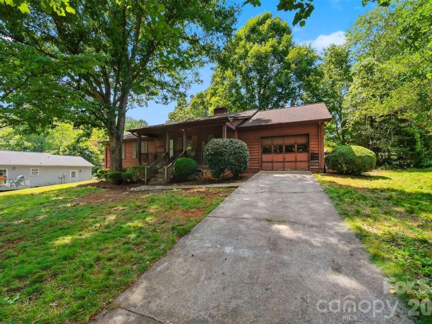 3315 23rd Street, Hickory, NC 28601.  MLS# CAR4394683, YatesRealty ID 31370. 