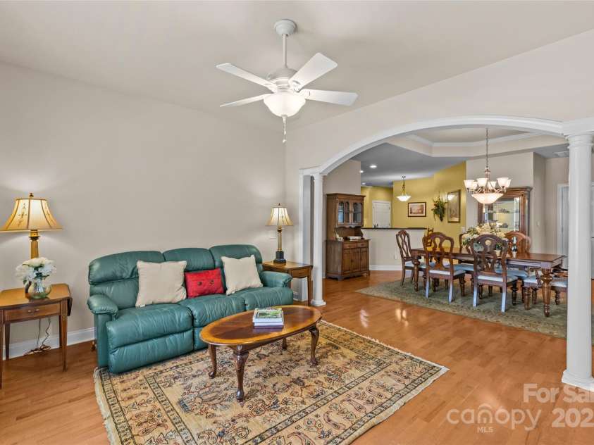 3270 Abbey Walk Lane, Matthews, NC 28105.  MLS# CAR4288401, YatesRealty ID 31371. Adjacent den