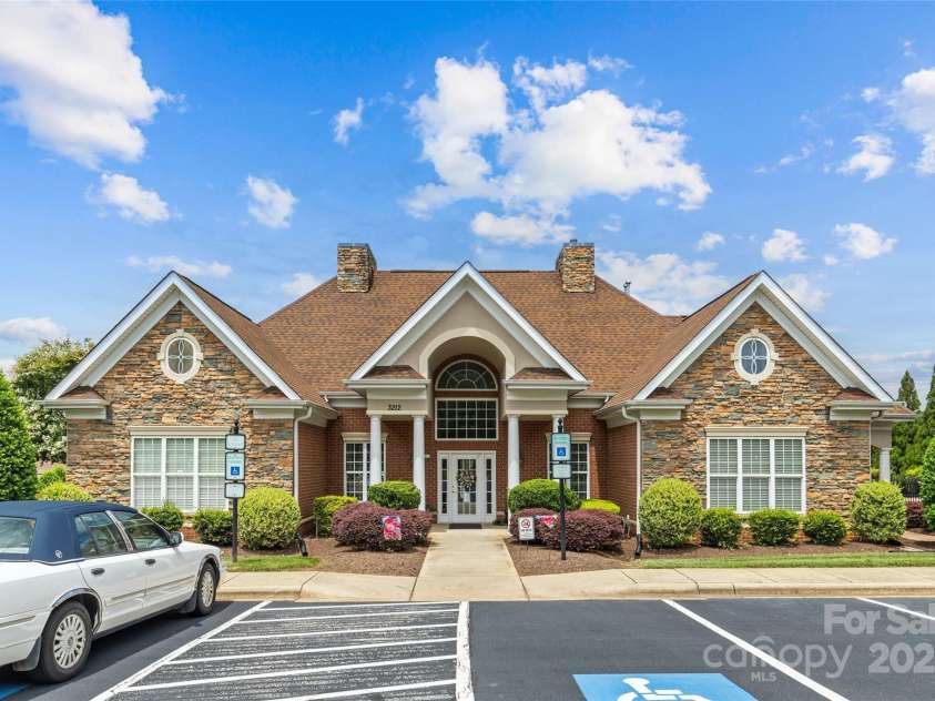 3270 Abbey Walk Lane, Matthews, NC 28105.  MLS# CAR4288401, YatesRealty ID 31371. Clubhouse