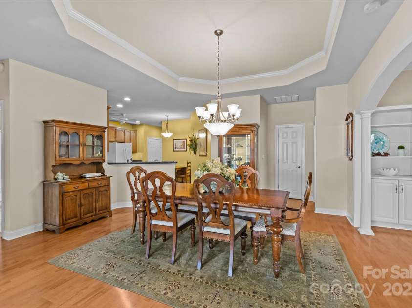3270 Abbey Walk Lane, Matthews, NC 28105.  MLS# CAR4288401, YatesRealty ID 31371. Dining room open to kitchen