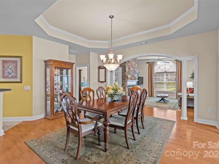 3270 Abbey Walk Lane, Matthews, NC 28105.  MLS# CAR4288401, YatesRealty ID 31371. Open floor plan