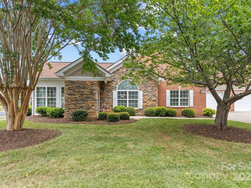 3270 Abbey Walk Lane, Matthews, NC 28105.  MLS# CAR4288401, YatesRealty ID 31371. Welcome to 3270 Abbey Walk Lane!