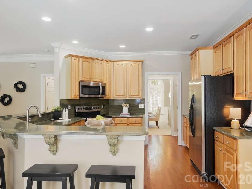 7126 Weddington Brook Drive, Matthews, NC 28104.  MLS# CAR4380295, YatesRealty ID 31371. 