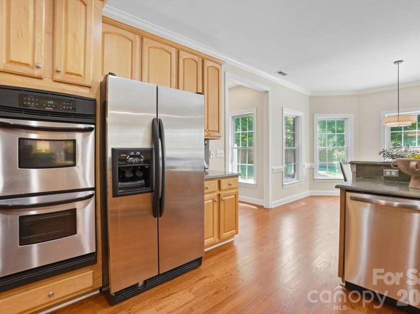 7126 Weddington Brook Drive, Matthews, NC 28104.  MLS# CAR4380295, YatesRealty ID 31371. 