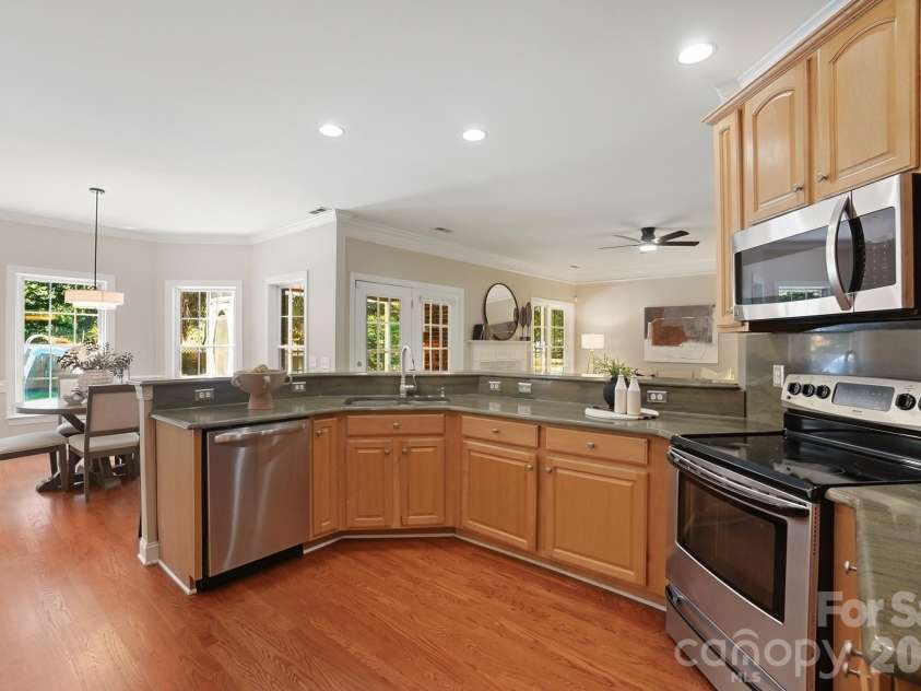 7126 Weddington Brook Drive, Matthews, NC 28104.  MLS# CAR4380295, YatesRealty ID 31371. 