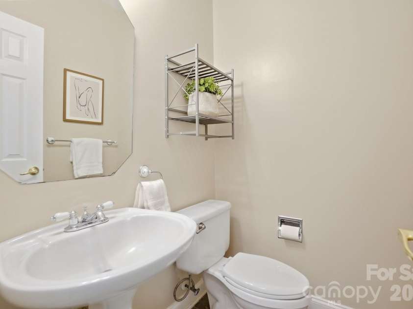 7126 Weddington Brook Drive, Matthews, NC 28104.  MLS# CAR4380295, YatesRealty ID 31371. 
