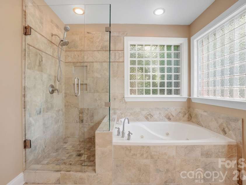 7126 Weddington Brook Drive, Matthews, NC 28104.  MLS# CAR4380295, YatesRealty ID 31371. 