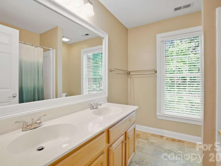 7126 Weddington Brook Drive, Matthews, NC 28104.  MLS# CAR4380295, YatesRealty ID 31371. 