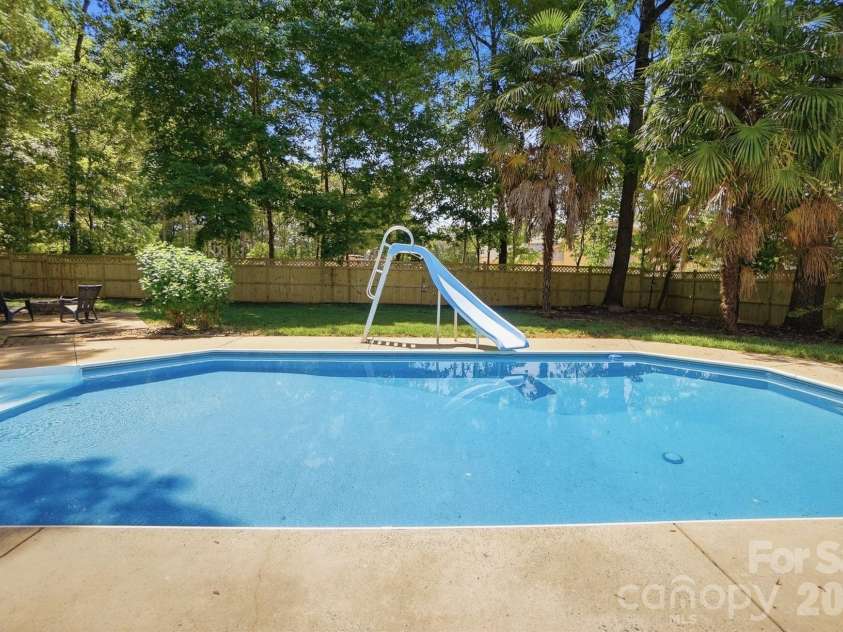 7126 Weddington Brook Drive, Matthews, NC 28104.  MLS# CAR4380295, YatesRealty ID 31371. 