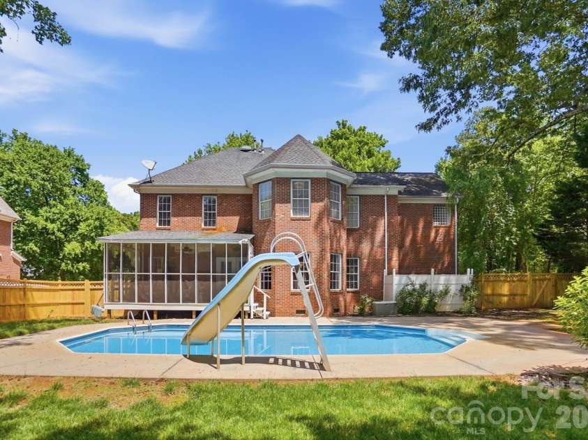 7126 Weddington Brook Drive, Matthews, NC 28104.  MLS# CAR4380295, YatesRealty ID 31371. 