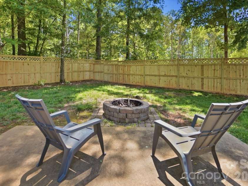 7126 Weddington Brook Drive, Matthews, NC 28104.  MLS# CAR4380295, YatesRealty ID 31371. 