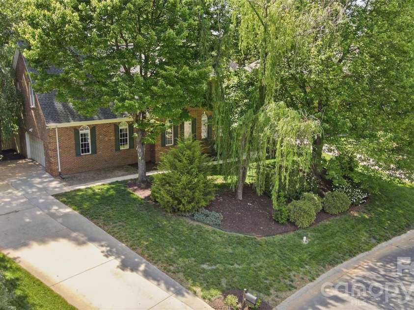 7126 Weddington Brook Drive, Matthews, NC 28104.  MLS# CAR4380295, YatesRealty ID 31371. 