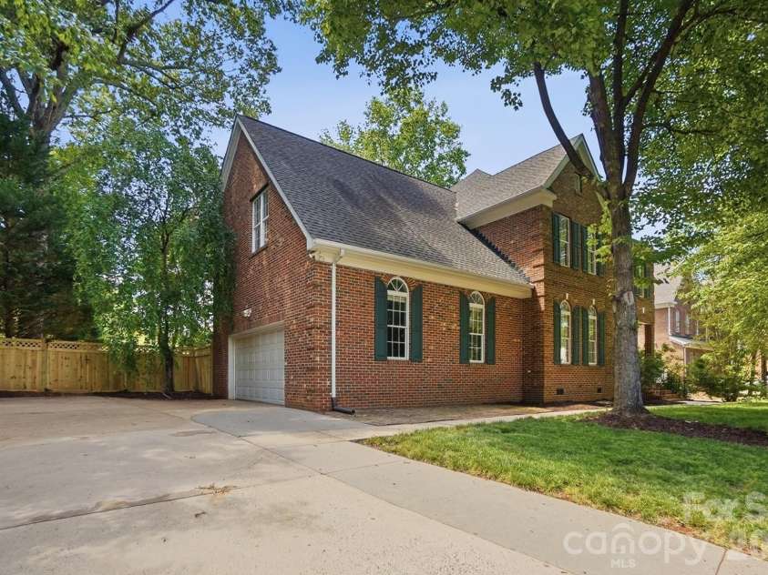 7126 Weddington Brook Drive, Matthews, NC 28104.  MLS# CAR4380295, YatesRealty ID 31371. 
