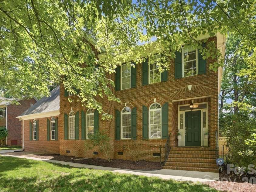 7126 Weddington Brook Drive, Matthews, NC 28104.  MLS# CAR4380295, YatesRealty ID 31371. 