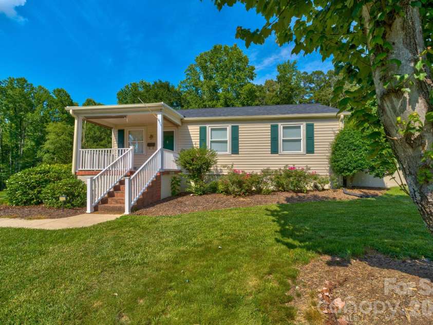 402 Houser Street, Cherryville, NC 28021.  MLS# CAR4393371, YatesRealty ID 31372. 