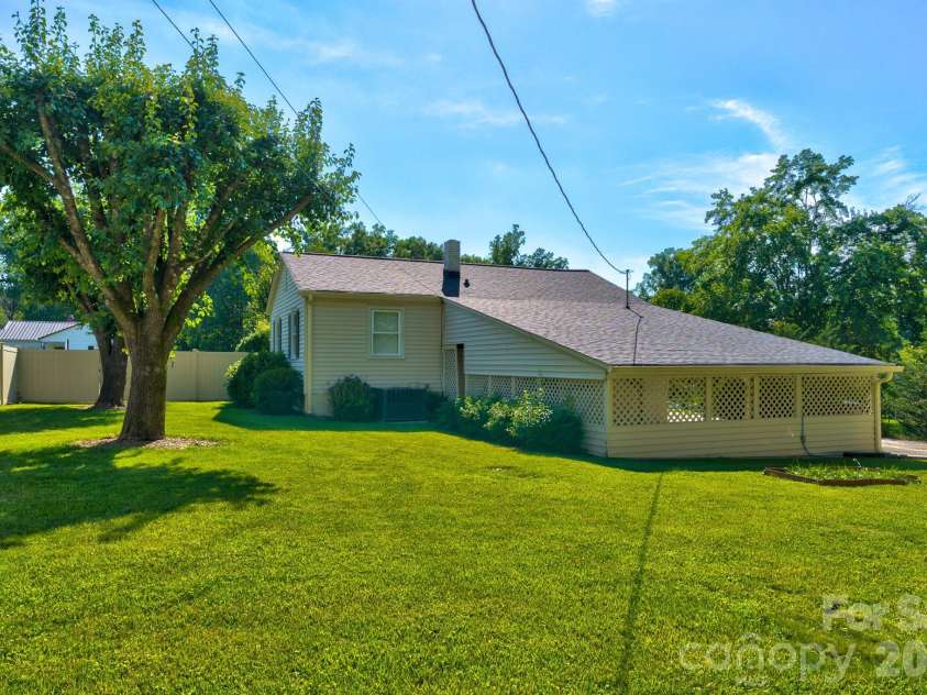 402 Houser Street, Cherryville, NC 28021.  MLS# CAR4393371, YatesRealty ID 31372. 