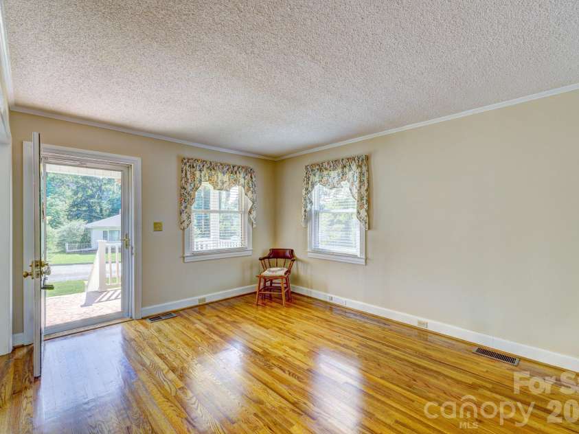 402 Houser Street, Cherryville, NC 28021.  MLS# CAR4393371, YatesRealty ID 31372. 