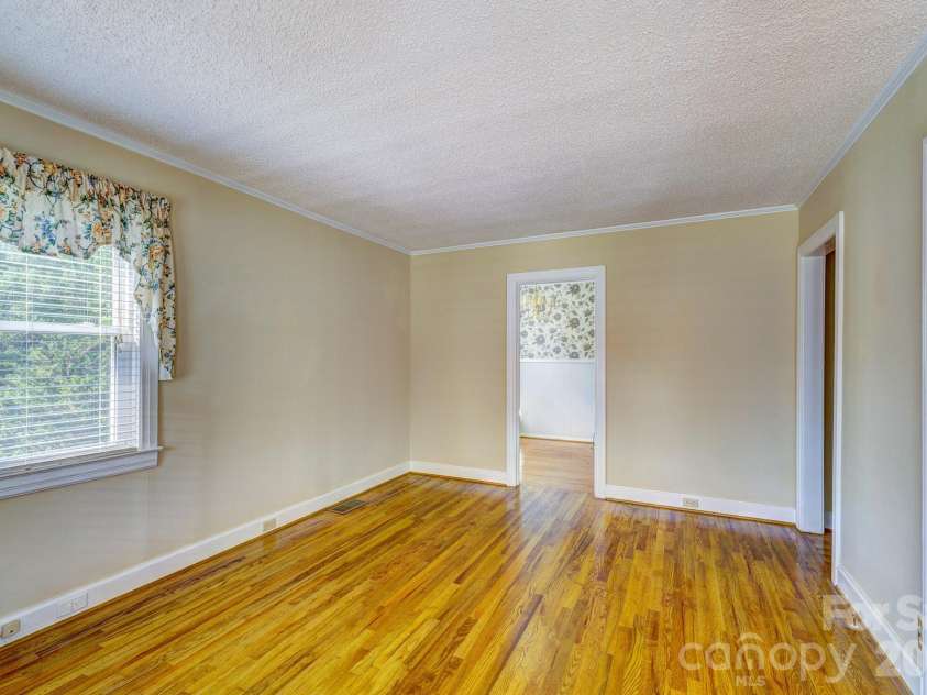 402 Houser Street, Cherryville, NC 28021.  MLS# CAR4393371, YatesRealty ID 31372. 