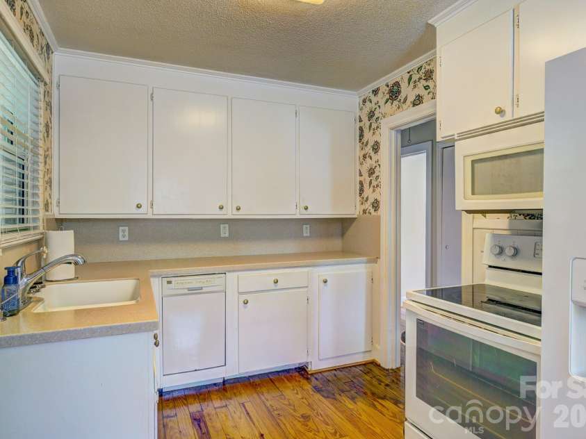 402 Houser Street, Cherryville, NC 28021.  MLS# CAR4393371, YatesRealty ID 31372. 