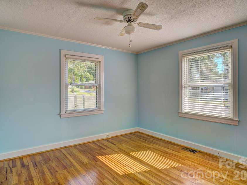 402 Houser Street, Cherryville, NC 28021.  MLS# CAR4393371, YatesRealty ID 31372. 