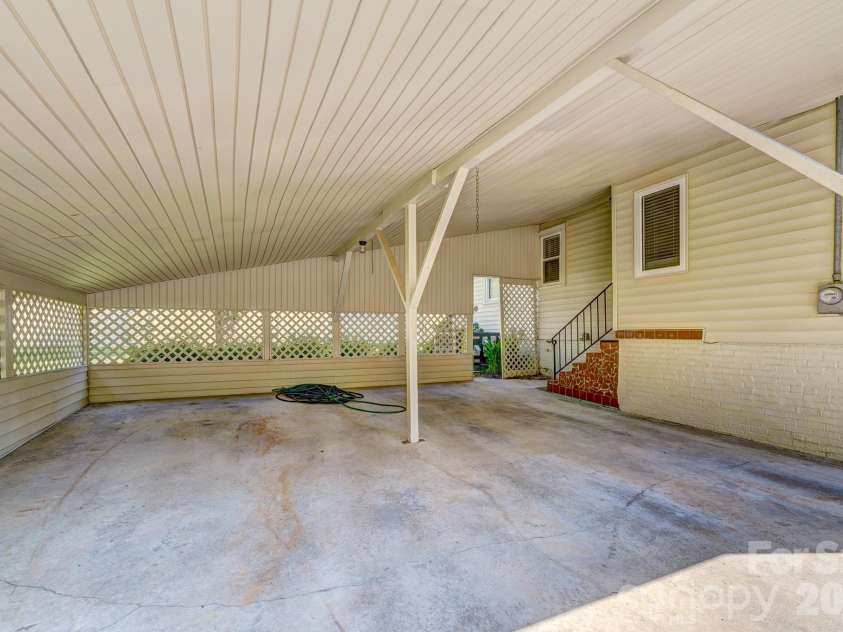 402 Houser Street, Cherryville, NC 28021.  MLS# CAR4393371, YatesRealty ID 31372. 