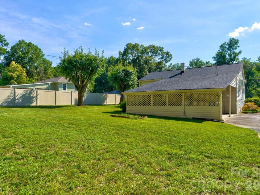 402 Houser Street, Cherryville, NC 28021.  MLS# CAR4393371, YatesRealty ID 31372. 