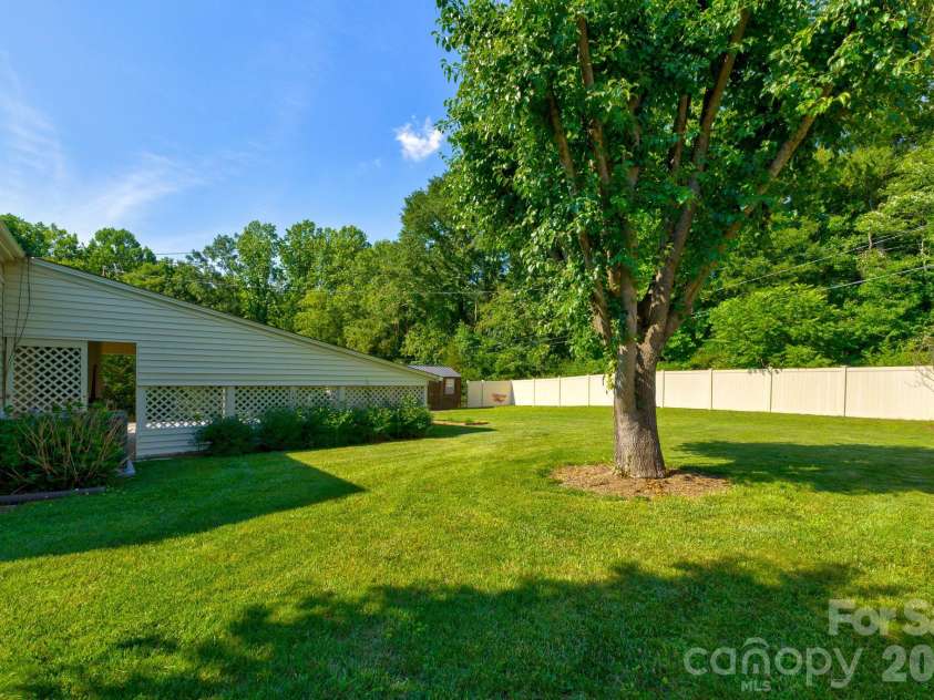 402 Houser Street, Cherryville, NC 28021.  MLS# CAR4393371, YatesRealty ID 31372. 