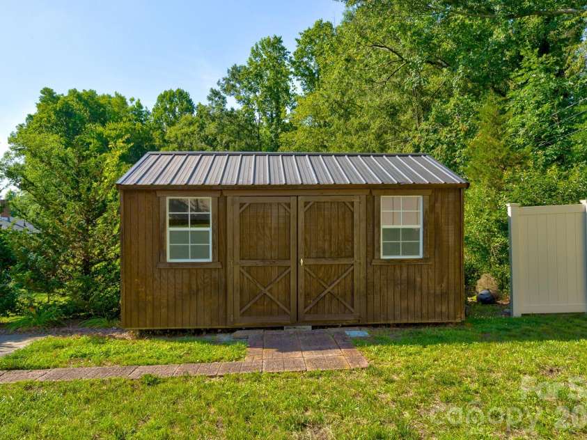 402 Houser Street, Cherryville, NC 28021.  MLS# CAR4393371, YatesRealty ID 31372. 