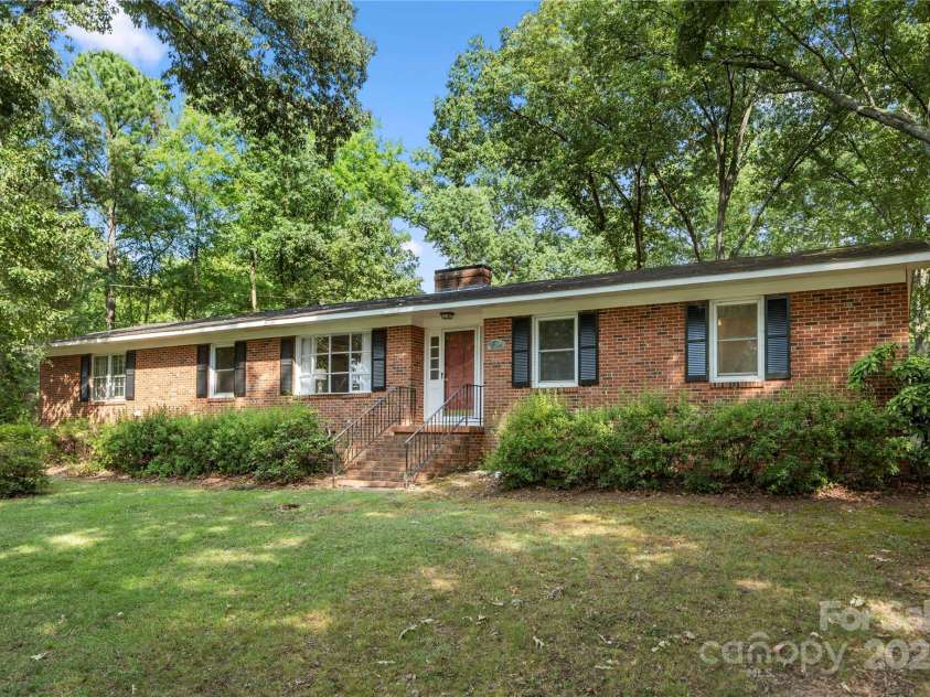 725 Plantation Road, Lancaster, SC 29720.  MLS# CAR4278897, YatesRealty ID 31372. All Brick Exterior